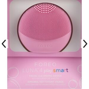 FOREO LUNA 4 PLAY SMART FACIAL CLEANSING DEVICE (tickle me pink) NWT